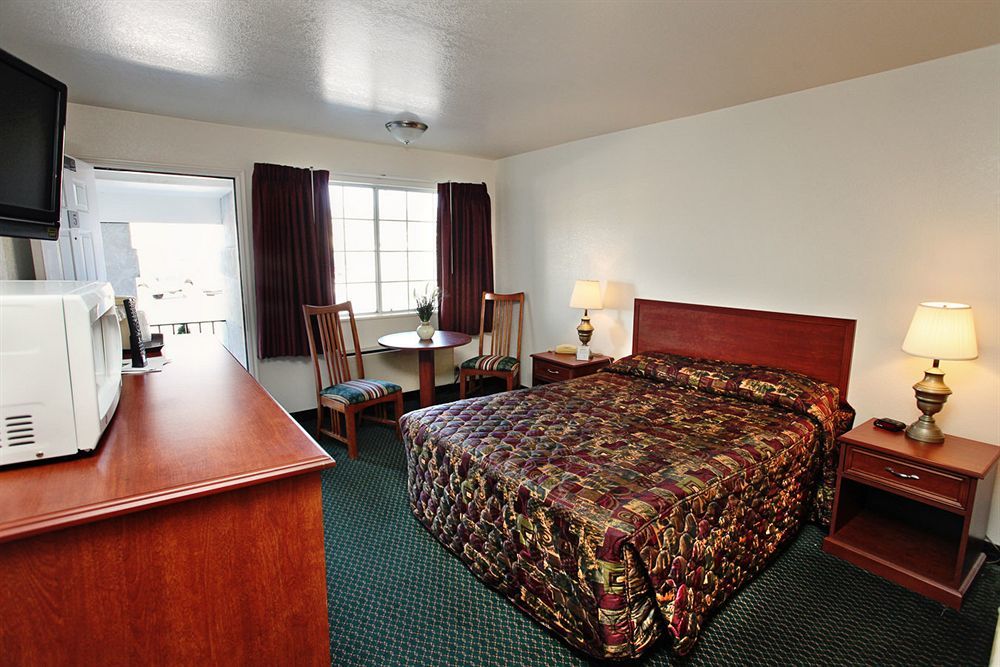 National 9 Mount Nebo Motel Nephi Exterior photo